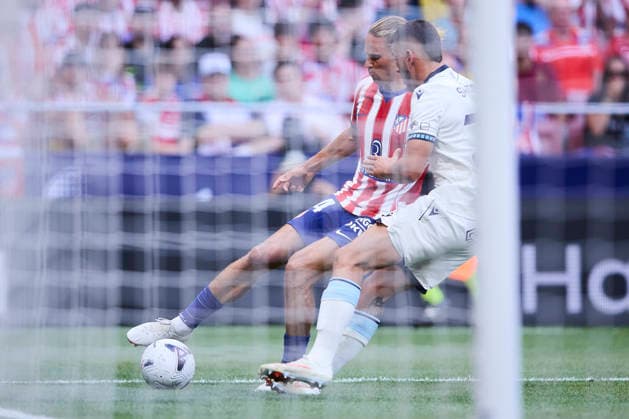 Marcos Llorente (Atletico de Madrid) controls the ball during the LaLiga EA Sports match between Club AtlÃ tico de Madrid and Club AtlÃ tico Osasuna at Riyadh Air Metropolitano on September 16, 2026 in Madrid, Spain. (Photo by Manu Reino DeFodi Images) -