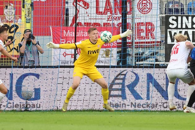 16.09.2026, xrekx, Fussball 3.Liga, SV Waldhof Mannheim - Rot-Weiss Essen v.l. Jakob-Karl Gerhard Golz (Rot-Weiss Essen) Mannheim