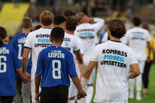 Deutschland: Regionalliga Nordost 2026 2027, 9. Spieltag, 1.FC Lokomotive Leipzig - BFC Dynamo, Bruno-Plache-Stadion (Leipzig): Kompassmodell umsetzen Logo Copyright: xLucasxWalterx