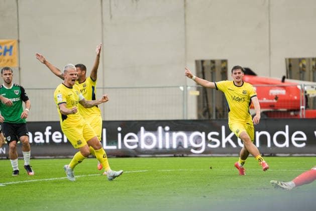 Deutschland: 3. Liga 2026 2027 6. Spieltag, SC Preußen Münster vs 1.FC Saarbrücken, Mittwoch, 16.09.2026 LVM-Preußenstadion (Münster, Nordrhein-Westfalen, Deutschland) Torjubel Freude Emotionen Tor zum 0:1 für den 1.FC Saarbrücken von Alexander Staff (1. FC Saarbrücken, 29) Florian Pick (1. FC Saarbrücken, 20) Copyright: xMerlexKölkingx