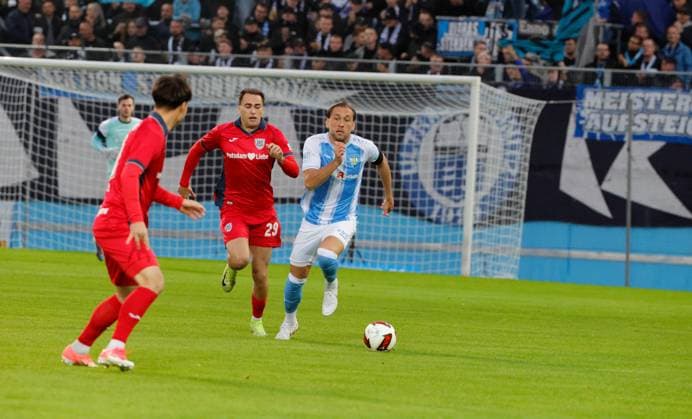 CFC vs SV Babelsberg 03 16.09..2026 Chemnitz, eins Stadion- An der Gellertstrasse, Fussball, Regionalliga Nordost 2026 2027, 9. Spieltag, CFC, CFC vs SV Babelsberg 03 rechts Dennis Slamar Chemnitz Sachsen BRD