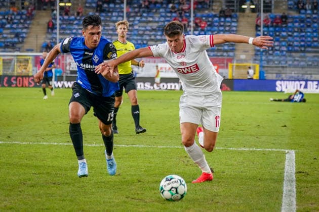 Deutschland: Fussball 3. Liga 2026 - 2027, 6. Spieltag - SV Waldhof Mannheim vs Rot-Weiss Essen - Carl-Benz-Stadion (Mannheim): Claudio Kammerknecht (Waldhof Mannheim 15) Semir Telalovic (Rot-Weiss Essen, 17) im Zweikampf Copyright: xJOERANxSTEINSIEKx