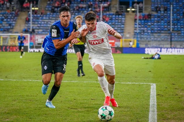 Deutschland: Fussball 3. Liga 2026 - 2027, 6. Spieltag - SV Waldhof Mannheim vs Rot-Weiss Essen - Carl-Benz-Stadion (Mannheim): Claudio Kammerknecht (Waldhof Mannheim 15) Semir Telalovic (Rot-Weiss Essen, 17) im Zweikampf Copyright: xJOERANxSTEINSIEKx