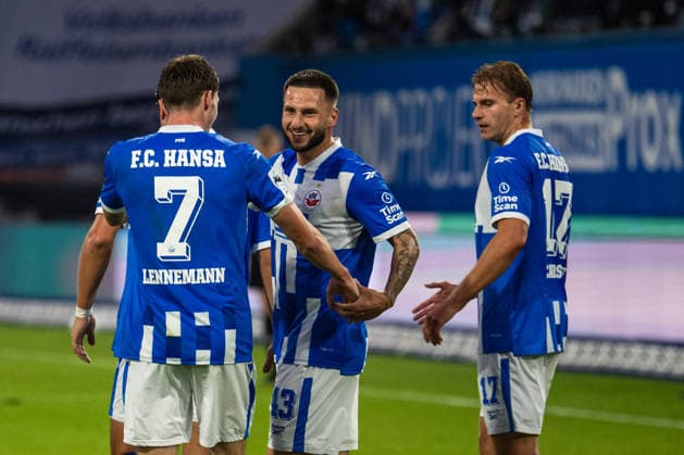Rostock, Deutschland 16. September 2026: 3. Liga - 2026 2027 - Sp. 6 - FC Hansa Rostock gegen VfB Stuttgart II Im Bild: 2.v.li. Leon Dajaku (Hansa Rostock) jubelt nach seinem Tor zum 1:0 mit v.li. Bernie Lennemann (Hansa Rostock) und Florian Carstens (Hansa Rostock) DFB DFL regulations prohibit any use of photographs as image sequences and or quasi-video Copyright: xFotostandx xVoelkerx
