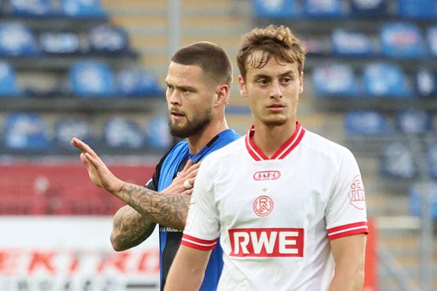 16.09.2026, xrekx, Fussball 3.Liga, SV Waldhof Mannheim - Rot-Weiss Essen v.l. Julian Ulbricht (SV Waldhof Mannheim) Marvin Obuz (Rot-Weiss Essen) Mannheim