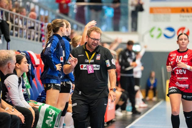 HSG Blomberg-Lippe (GER) vs. BSV Sachsen Zwickau (GER), Handball, 1. Handball Bundesliga Frauen, Spieltag 4, Saison 2026 2027, Blomberg, 16.09.26 Steffen Birkner (HSG Blomberg-Lippe, Trainer) beschwert sich, ist unzufrieden Blomberg Synflex-Arena an der Ulmenallee Deutschland