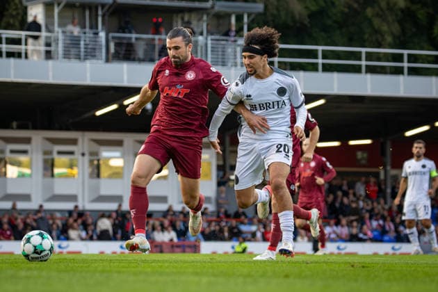 Fussball - 3. Liga - Fortuna Köln - SV Wehen Wiesbaden - 16.09.26 David Haider (Fortuna), Ayoub Chaikhoun (SVWW),