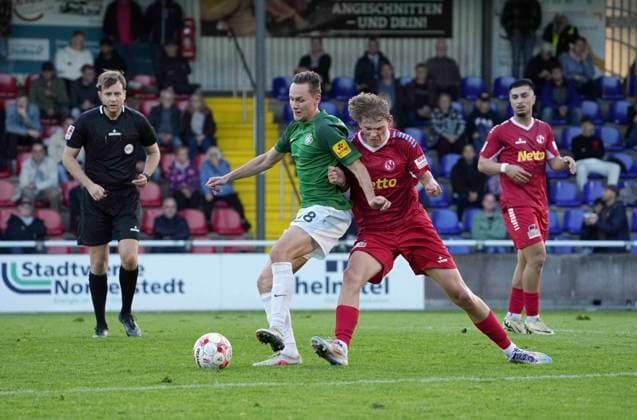 Foto : Henrik Jost Lauterbach (Norderstedt). gegen Nick BODE (Hannover) Fussball Regionalliga Nord, 9. Spieltag am Mi. 16.09.2026 Eintracht Norderstedt - HSC Hannover