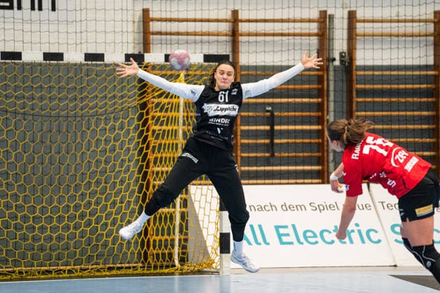 HSG Blomberg-Lippe (GER) vs. BSV Sachsen Zwickau (GER), Handball, 1. Handball Bundesliga Frauen, Spieltag 4, Saison 2026 2027, Blomberg, 16.09.26 Nicole Roth (HSG Blomberg-Lippe, 61) bei einem 7-Meter Wurf im Tor Blomberg Synflex-Arena an der Ulmenallee Deutschland