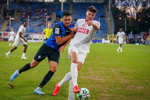 Deutschland: Fussball 3. Liga 2026 - 2027, 6. Spieltag - SV Waldhof Mannheim vs Rot-Weiss Essen - Carl-Benz-Stadion (Mannheim): Claudio Kammerknecht (Waldhof Mannheim 15) Semir Telalovic (Rot-Weiss Essen, 17) im Zweikampf Copyright: xJOERANxSTEINSIEKx