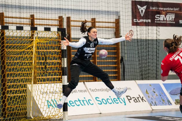 HSG Blomberg-Lippe (GER) vs. BSV Sachsen Zwickau (GER), Handball, 1. Handball Bundesliga Frauen, Spieltag 4, Saison 2026 2027, Blomberg, 16.09.26 Nicole Roth (HSG Blomberg-Lippe, 61) bei einem 7-Meter Wurf im Tor Blomberg Synflex-Arena an der Ulmenallee Deutschland