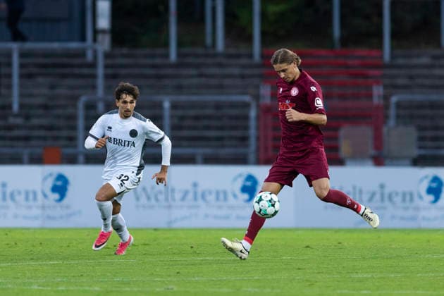3. Liga, Fortuna Köln - SV Wehen Wiesbaden; 16.09.2026 Maximilian Fischer (Fortuna Köln, 3), Raul Paula (SV Wehen Wiesbaden, 32). 3. Liga, Fortuna Köln - SV Wehen Wiesbaden, 6. Spieltag, am 16.09.2026, Südstadion, Köln. DFB regulations prohibit any use of photographs as image sequences and or quasi-video Copyright: xBEAUTIFULxSPORTS Meuselx