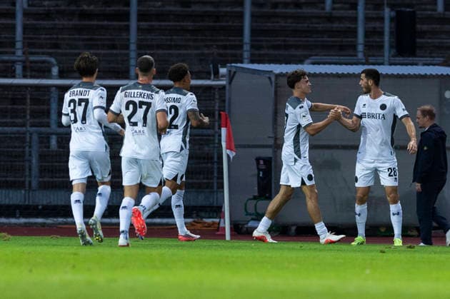 3. Liga, Fortuna Köln - SV Wehen Wiesbaden; 16.09.2026 Jubel nach dem zweiten Tor des Spiels durch Moritz Flotho (SV Wehen Wiesbaden, 28). 3. Liga, Fortuna Köln - SV Wehen Wiesbaden, 6. Spieltag, am 16.09.2026, Südstadion, Köln. DFB regulations prohibit any use of photographs as image sequences and or quasi-video Copyright: xBEAUTIFULxSPORTS Meuselx