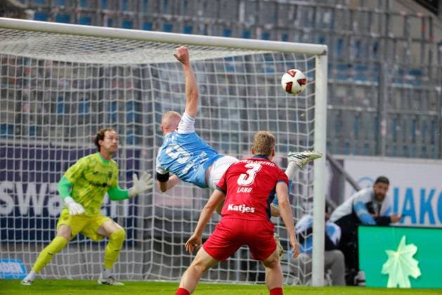 CFC vs SV Babelsberg 03 16.09..2026 Chemnitz, eins Stadion- An der Gellertstrasse, Fussball, Regionalliga Nordost 2026 2027, 9. Spieltag, CFC, CFC vs SV Babelsberg 03 vlnr: Niclas Müller, Ron Berlinski und Jannis Lang Chemnitz Sachsen BRD