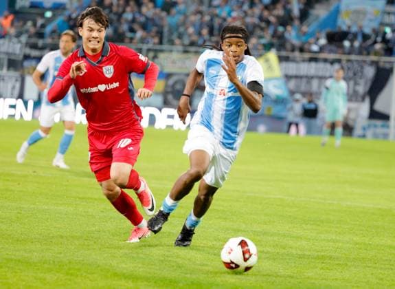 CFC vs SV Babelsberg 03 16.09..2026 Chemnitz, eins Stadion- An der Gellertstrasse, Fussball, Regionalliga Nordost 2026 2027, 9. Spieltag, CFC, CFC vs SV Babelsberg 03 vlnr: Till Matthew Meier und Ken Tchouangue Chemnitz Sachsen BRD
