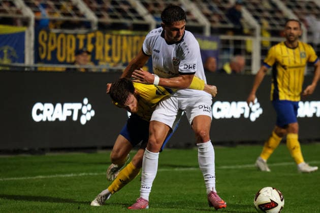Deutschland: Regionalliga Nordost 2026 2027, 9. Spieltag, 1.FC Lokomotive Leipzig - BFC Dynamo, Bruno-Plache-Stadion (Leipzig): Zweikampf von Dorian Äaevis Cevis (1. FC Lokomotive Leipzig, 22) und Valdemar Sadifrar (BFC Dynamo, 7)