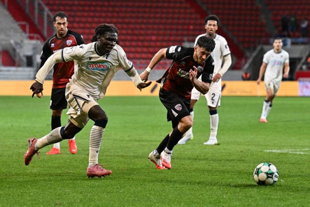 3. Liga; FC Ingolstadt - TSG 1899 Hoffenheim II; 16.09.2026 INGOLSTADT, GERMANY; 16. SEPTEMBER: im Duell Blessing MAKANDA (TSG Hoffenheim II 17) und Linus ROSENLÖCHER (FC Ingolstadt 19) während dem Match der 3. Liga zwischen dem FC Ingolstadt und der zweiten Mannschaft der TSG Hoffenheim am 6. Spieltag im Audi Sportpark Copyright: xBEAUTIFULxSPORTS Goldbergx