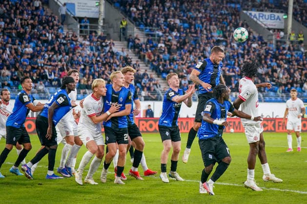 Deutschland: Fussball 3. Liga 2026 - 2027, 6. Spieltag - SV Waldhof Mannheim vs Rot-Weiss Essen - Carl-Benz-Stadion (Mannheim): Strafraum-Szene Copyright: xJOERANxSTEINSIEKx