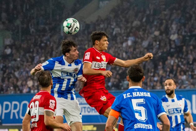 Rostock, Deutschland 16. September 2026: 3. Liga - 2026 2027 - Sp. 6 - FC Hansa Rostock gegen VfB Stuttgart II Im Bild: v. li. im Zweikampf Bernie Lennemann (Hansa Rostock) und Lauri Penna (VfB Stuttgart II) DFB DFL regulations prohibit any use of photographs as image sequences and or quasi-video Copyright: xFotostandx xVoelkerx