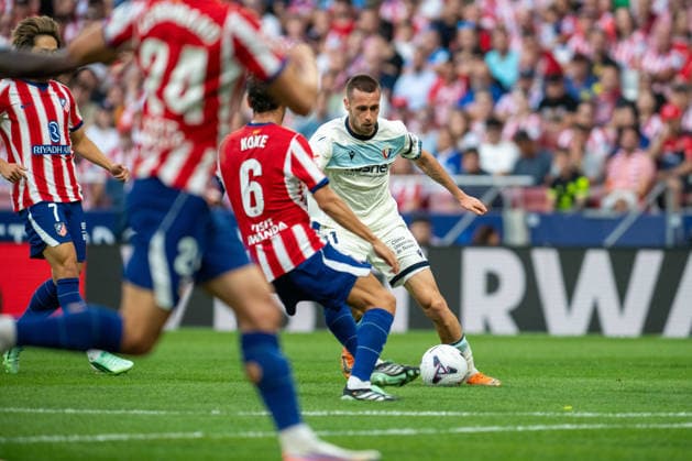 RECORD DATE NOT STATED 16th September 2026; Riyadh Air Metropolitano, Madrid, Spain; Spanish La Liga Football, Atletico Madrid versus Osasuna; Jonathan Dubasin (21) of CA Osasuna on the ball AdelinaxCobos
