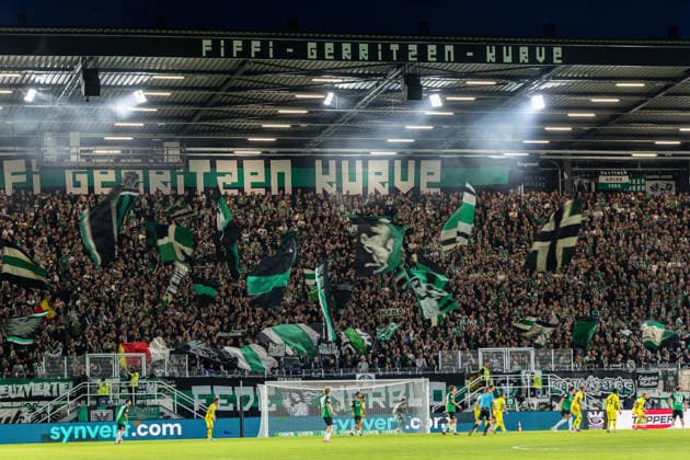 Die Fans von SC Preussen Muenster feuern ihre Mannschaft an GER, SC Preussen Muenster vs. 1. FC Saarbruecken, Fussball, 3. Liga, 6. Spieltag, Spielzeit 2026 2027, 16.09.2026 DFL Regulations prohibit any use of photographers as image sequences and or quasi-video. GER, SC Preussen Muenster vs. 1. FC Saarbruecken, Fussball, 3. Liga, 6. Spieltag, Spielzeit 2026 2027, 16.09.2026 Muenster Copyright: xEibner-Pressefoto JanxRollingerx EP_JSK
