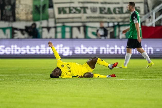 Kelsey Owusu (1. FC Saarbruecken, 31) geht zu Boden GER, SC Preussen Muenster vs. 1. FC Saarbruecken, Fussball, 3. Liga, 6. Spieltag, Spielzeit 2026 2027, 16.09.2026 DFL Regulations prohibit any use of photographers as image sequences and or quasi-video. GER, SC Preussen Muenster vs. 1. FC Saarbruecken, Fussball, 3. Liga, 6. Spieltag, Spielzeit 2026 2027, 16.09.2026 Muenster Copyright: xEibner-Pressefoto JanxRollingerx EP_JSK
