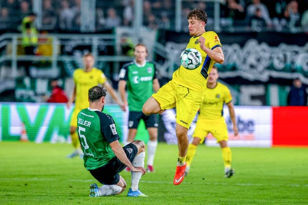 2026.09.16, xkwix, Fußball, 3.Liga, Preußen Muenster - 1. FC Saarbruecken, Preußenstadion, 6.Spieltag, Saison 2026 2027: Lucas Zeller (Preussen Muenster 5) im Zweikampf gegen Alexander Staff (1. FC Saarbruecken 29) DFB regulations prohibit any use of photographs as image sequences and or quasi-video. Photo: xKamilxWilkowskixPressefotoKochx Nordrhein-Westfalen Deutschland
