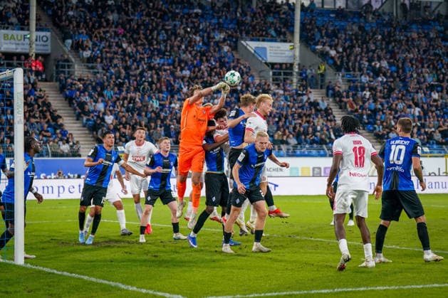 Deutschland: Fussball 3. Liga 2026 - 2027, 6. Spieltag - SV Waldhof Mannheim vs Rot-Weiss Essen - Carl-Benz-Stadion (Mannheim): Thijmen Nijhuis (Mannheim 1) am Ball Copyright: xJOERANxSTEINSIEKx