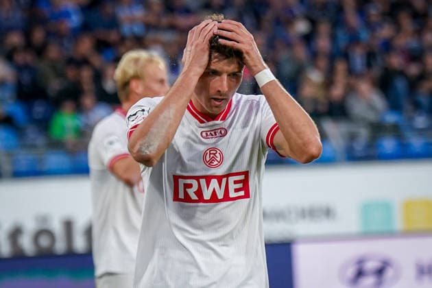 Deutschland: Fussball 3. Liga 2026 - 2027, 6. Spieltag - SV Waldhof Mannheim vs Rot-Weiss Essen - Carl-Benz-Stadion (Mannheim): Semir Telalovic (Rot-Weiss Essen, 17) Mimik, Gesichtsausdruck, Geste, Gestik, Emotion Copyright: xJOERANxSTEINSIEKx