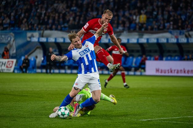 Rostock, Deutschland 16. September 2026: 3. Liga - 2026 2027 - Sp. 6 - FC Hansa Rostock gegen VfB Stuttgart II Im Bild: v.li. Torhüter Jerik von der Felsen (VfB Stuttgart II) foult Andreas Voglsammer (Hansa Rostock) im Strafraum , 11m DFB DFL regulations prohibit any use of photographs as image sequences and or quasi-video Copyright: xFotostandx xVoelkerx
