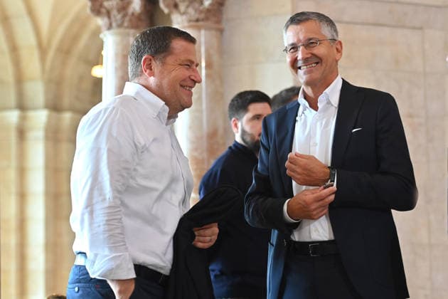 v.li:Max EBERL (Sportvorstand FC Bayern Muenchen), Herbert HAINER (Praesident Bayern Muenchen). Markus SOEDER (Ministerpraesident Bayern und CSU Vorsitzender) empfaengt die Meistermannschaften des FC Bayern Muenchen im Kuppelsaal in der Staatskanzlei in Muenchen am 16.09.2026.