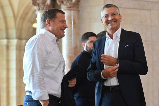 v.li:Max EBERL (Sportvorstand FC Bayern Muenchen), Herbert HAINER (Praesident Bayern Muenchen). Markus SOEDER (Ministerpraesident Bayern und CSU Vorsitzender) empfaengt die Meistermannschaften des FC Bayern Muenchen im Kuppelsaal in der Staatskanzlei in Muenchen am 16.09.2026.