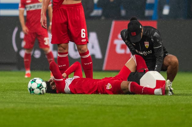 Rostock, Deutschland 16. September 2026: 3. Liga - 2026 2027 - Sp. 6 - FC Hansa Rostock gegen VfB Stuttgart II Im Bild: Ertugrul Yigit (VfB Stuttgart II) verletzt am Boden wird behandelt DFB DFL regulations prohibit any use of photographs as image sequences and or quasi-video Copyright: xFotostandx xVoelkerx