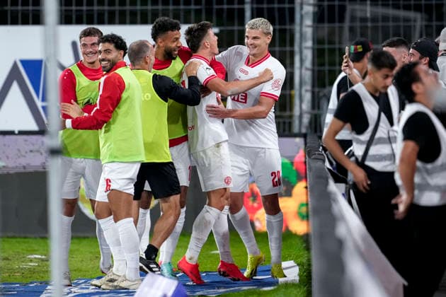 Spieler von Rot-Weiss Essen, jubeln über das Tor zum 1:2, Jubel, Torjubel, Torerfolg, celebrate the goal, goal, celebration, jubelt ueber das Tor, Freuen, Freude, freut sich, optimistisch, positiv, Spielszene, Highlight, Action, Aktion, 16.09.2026, Mannheim (Deutschland), Fussball, 3. Liga, SV Waldhof Mannheim - Rot-Weiss Essen, DFB DFL REGULATIONS PROHIBIT ANY USE OF PHOTOGRAPHS AS IMAGE SEQUENCES AND OR QUASI-VIDEO.