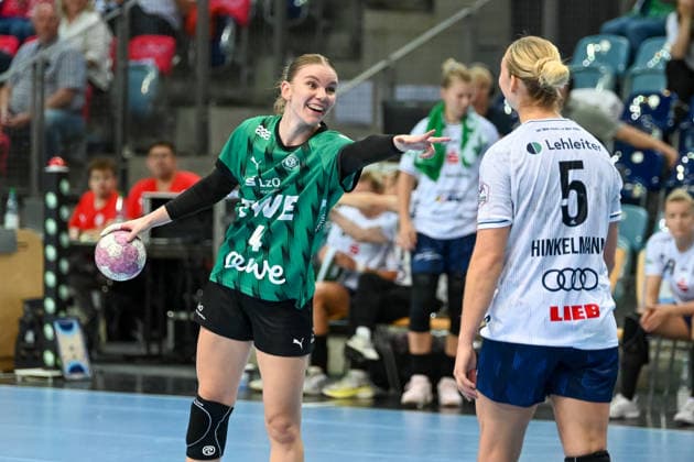 Toni Reinemann (VfL Oldenburg, 04) und Kim Hinkelmann (SU Neckarsulm, 05) machen Spass GER, VfL Oldenburg vs. SU Neckarsulm, ALSCO Handball Bundesliga Frauen, 4. Spieltag, Saison 2026 2027, 16.09.2026, VfL Oldenburg vs. SU Neckarsulm, ALSCO Handball Bundesliga Frauen, 4. Spieltag, Saison 2026 2027, 16.09.2026 Oldenburg Copyright: xEibner-Pressefoto RobertxGertzenx EP_RGN