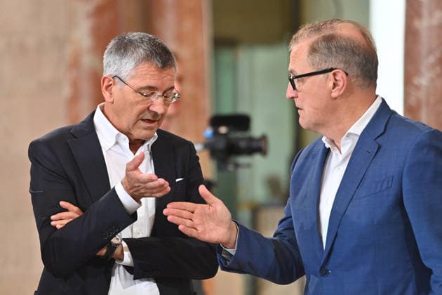 v.li:Herbert HAINER (Praesident Bayern Muenchen), Jan Christian DREESEN (Vorstandsvorsitzender FCB), Markus SOEDER (Ministerpraesident Bayern und CSU Vorsitzender) empfaengt die Meistermannschaften des FC Bayern Muenchen im Kuppelsaal in der Staatskanzlei in Muenchen am 16.09.2026.