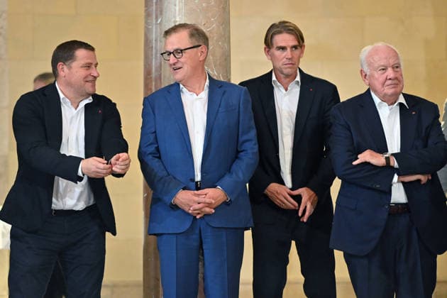 v.li:Max EBERL (Sportvorstand FC Bayern Muenchen), Jan Christian DREESEN (Vorstandsvorsitzender FCB), Christoph FREUND (Sportdirektor Bayern Muenchen),Walter MENNEKES (2.Vizepraesident FC Bayern Muenchen). Markus SOEDER (Ministerpraesident Bayern und CSU Vorsitzender) empfaengt die Meistermannschaften des FC Bayern Muenchen im Kuppelsaal in der Staatskanzlei in Muenchen am 16.09.2026.