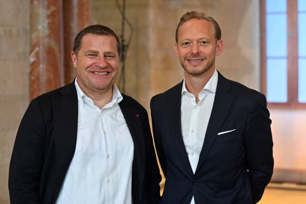 v.li:Max EBERL (Sportvorstand FC Bayern Muenchen), Rouven KASPER (Marketing Vorstand FCB). Markus SOEDER (Ministerpraesident Bayern und CSU Vorsitzender) empfaengt die Meistermannschaften des FC Bayern Muenchen im Kuppelsaal in der Staatskanzlei in Muenchen am 16.09.2026.