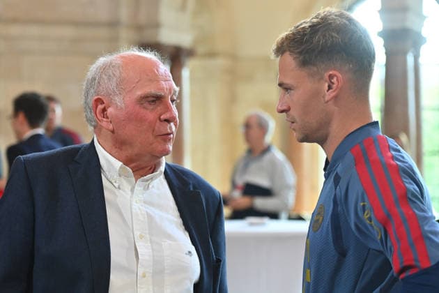 Uli HOENESS (Höness,Ehrenpraesident Bayern Muenchen), mit Joshua KIMMICH (Bayern Muenchen)l Markus SOEDER (Ministerpraesident Bayern und CSU Vorsitzender) empfaengt die Meistermannschaften des FC Bayern Muenchen im Kuppelsaal in der Staatskanzlei in Muenchen am 16.09.2026.