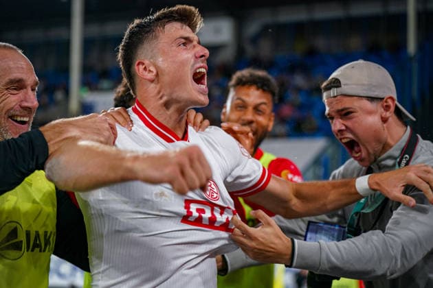 Deutschland: Fussball 3. Liga 2026 - 2027, 6. Spieltag - SV Waldhof Mannheim vs Rot-Weiss Essen - Carl-Benz-Stadion (Mannheim): Tor und Torjubel zum 1:2 durch Semir Telalovic (Rot-Weiss Essen, 17) Freude, Emotionen, Jubel, Mimik, Gesichtsausdruck, Emotion Copyright: xJOERANxSTEINSIEKx