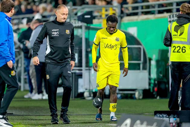 2026.09.16, xkwix, Fußball, 3.Liga, Preußen Muenster - 1. FC Saarbruecken, Preußenstadion, 6.Spieltag, Saison 2026 2027: Kelsey Owusu (1. FC Saarbruecken 31) mit Eisbeutel am Bein nach Auswechslung und Verletzung DFB regulations prohibit any use of photographs as image sequences and or quasi-video. Photo: xKamilxWilkowskixPressefotoKochx Nordrhein-Westfalen Deutschland