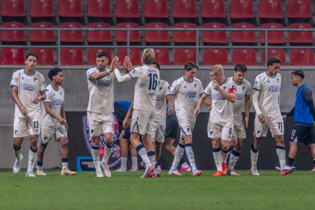 Ingolstadt, Deutschland 08. August 2026: 3. Liga - 2026 2027 - Sp. 6 - FC Ingolstadt 04 gegen TSG Hoffenheim II Im Bild: in der Traube Torschütze Jykese Fields (TSG II) jubelt nach seinem Tor zum 1:2 mit seinen Mannschaftskollegen, DFB DFL regulations prohibit any use of photographs as image sequences and or quasi-video Audi Sportpark Bayern Copyright: xFotostandx xSchäferx