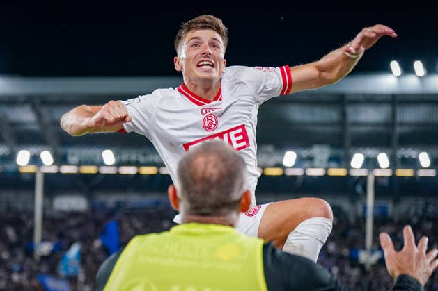 Deutschland: Fussball 3. Liga 2026 - 2027, 6. Spieltag - SV Waldhof Mannheim vs Rot-Weiss Essen - Carl-Benz-Stadion (Mannheim): Tor und Torjubel zum 1:2 durch Semir Telalovic (Rot-Weiss Essen, 17) Freude, Emotionen, Jubel, Mimik, Gesichtsausdruck, Emotion Copyright: xJOERANxSTEINSIEKx