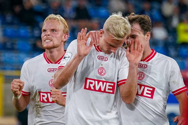 Deutschland: Fussball 3. Liga 2026 - 2027, 6. Spieltag - SV Waldhof Mannheim vs Rot-Weiss Essen - Carl-Benz-Stadion (Mannheim): Tor und Torjubel zum 1:1 durch Janne Sietan (Rot-Weiss Essen, 22) Freude, Emotionen, Jubel Copyright: xJOERANxSTEINSIEKx