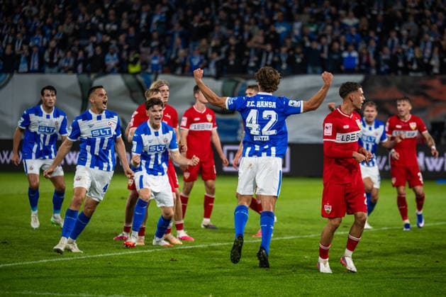 Rostock, Deutschland 16. September 2026: 3. Liga - 2026 2027 - Sp. 6 - FC Hansa Rostock gegen VfB Stuttgart II Im Bild: 2.v.re. Benno Dietze (Hansa Rostock) jubelt nach seinem Tor zum 3:2 DFB DFL regulations prohibit any use of photographs as image sequences and or quasi-video Copyright: xFotostandx xVoelkerx