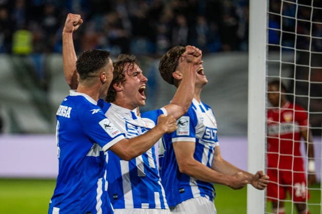 Rostock, Deutschland 16. September 2026: 3. Liga - 2026 2027 - Sp. 6 - FC Hansa Rostock gegen VfB Stuttgart II Im Bild: 2.v.li. Benno Dietze (Hansa Rostock) jubelt nach seinem Tor zum 3:2 mit seinen Mannschaftskollegen, DFB DFL regulations prohibit any use of photographs as image sequences and or quasi-video Copyright: xFotostandx xVoelkerx