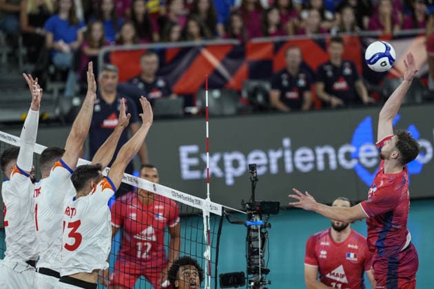 France v Romania - CEV EuroVolley 2026 Men CLUJ-NAPOCA, ROMANIA - SEPTEMBER 16: Mathis Henno (R) of France in action during the CEV 2026 European Men s Volleyball Championship Group D match between France and Romania at BT Arena in Cluj-Napoca, Romania, on September 16, 2026. Osmancan Gurdogan Anadolu Cluj Romania. Editorial use only. Please get in touch for any other usage.  Copyright: x2026xAnadoluxOsmancanxGurdoganx