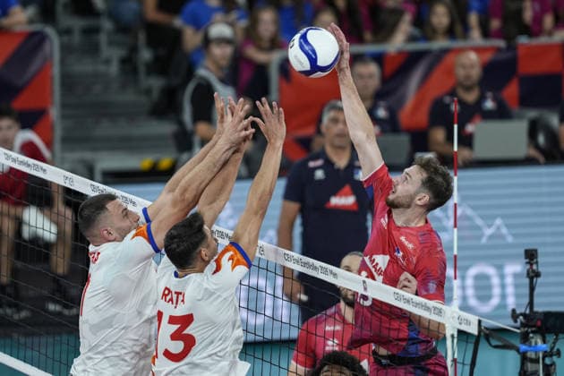 France v Romania - CEV EuroVolley 2026 Men CLUJ-NAPOCA, ROMANIA - SEPTEMBER 16: Mathis Henno (R) of France in action during the CEV 2026 European Men s Volleyball Championship Group D match between France and Romania at BT Arena in Cluj-Napoca, Romania, on September 16, 2026. Osmancan Gurdogan Anadolu Cluj Romania. Editorial use only. Please get in touch for any other usage.  Copyright: x2026xAnadoluxOsmancanxGurdoganx