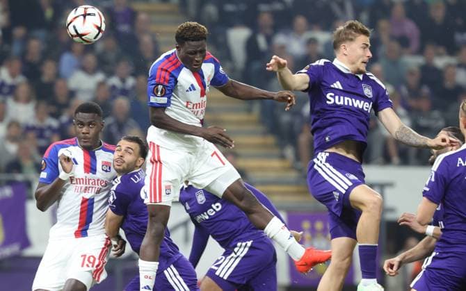 Lyon s Ernest Nuamah fights for the ball during a soccer game between Belgian RSC Anderlecht and French Olympique Lyonnais, Wednesday 16 September 2026 in Brussels, on the first day (out of 8) of the league phase of the UEFA Europa League tournament. VIRGINIExLEFOUR  x186655999x