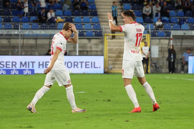 16.09.2026, xrekx, Fussball 3.Liga, SV Waldhof Mannheim - Rot-Weiss Essen v.l. Torjubel nach dem Tor zum celebrating the goal celebrate 1:2 durch Semir Telalovic (Rot-Weiss Essen) mit Nick Bätzner Baetzner (Rot-Weiss Essen) Mannheim